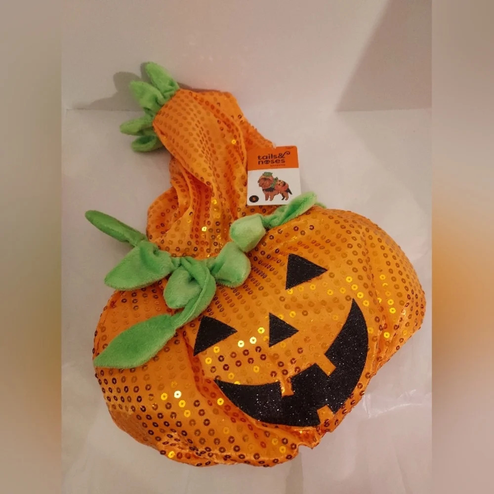 NWT Tails & Noses Halloween Pumpkin Dog Costume in Size S - Small